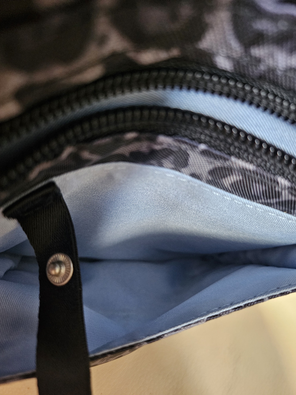 Baggallini Gray Leopard Crossbody Bag - Picture 11 of 16